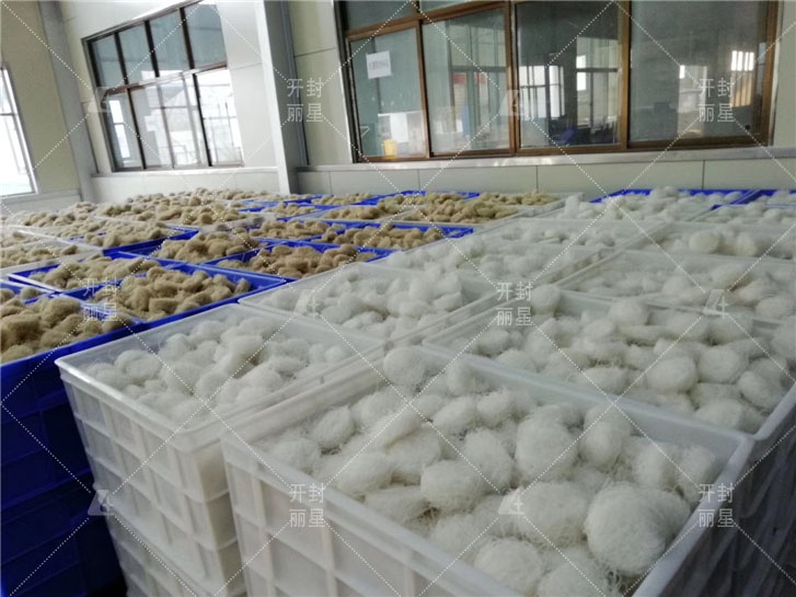 速食粉丝机设备加工粉丝和手工造作有什么分歧？