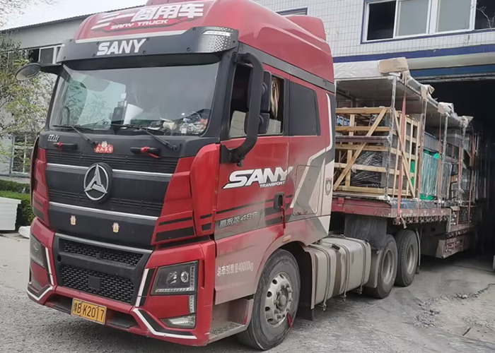 宏胜国际|Home粉丝出产设备发货忙一向，全力以赴为客户！