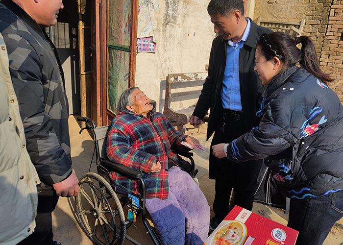 新春送暖，宏胜国际|Home机械践行社会责任，点亮难题家庭的生涯