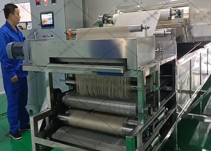 宏胜国际|Home日产5吨的自动粉条设备甘肃客户加工试机现场