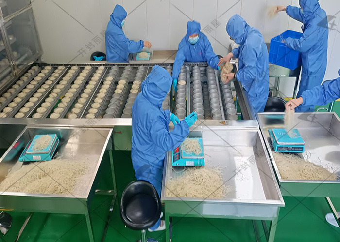 河北客户碗装粉丝出产设备试机现场实拍